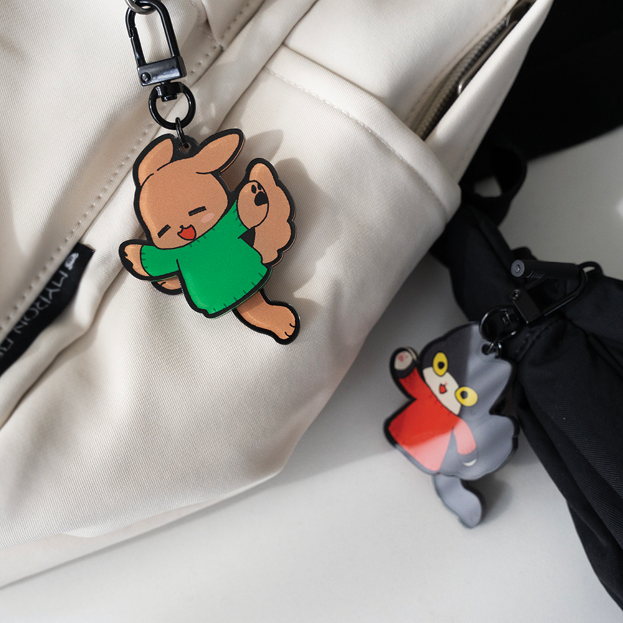 回転スピン アクリルキーホルダー 動く アクキー