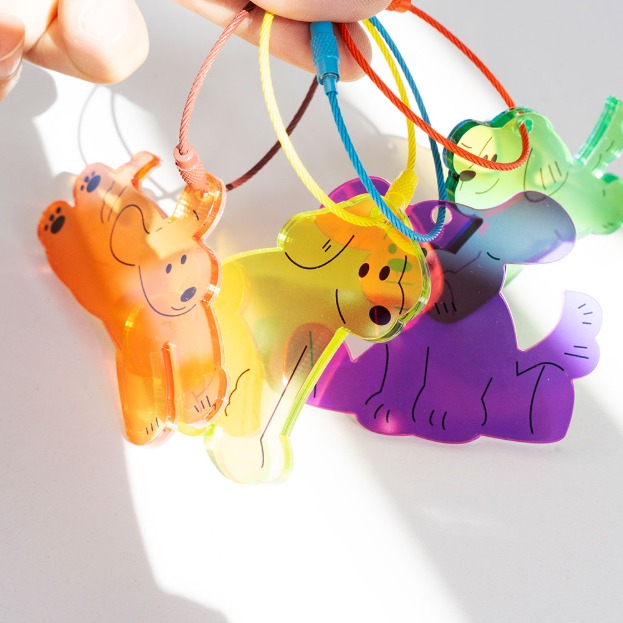 ダイカットでアクリルキーホルダー・アクリルチャーム制作