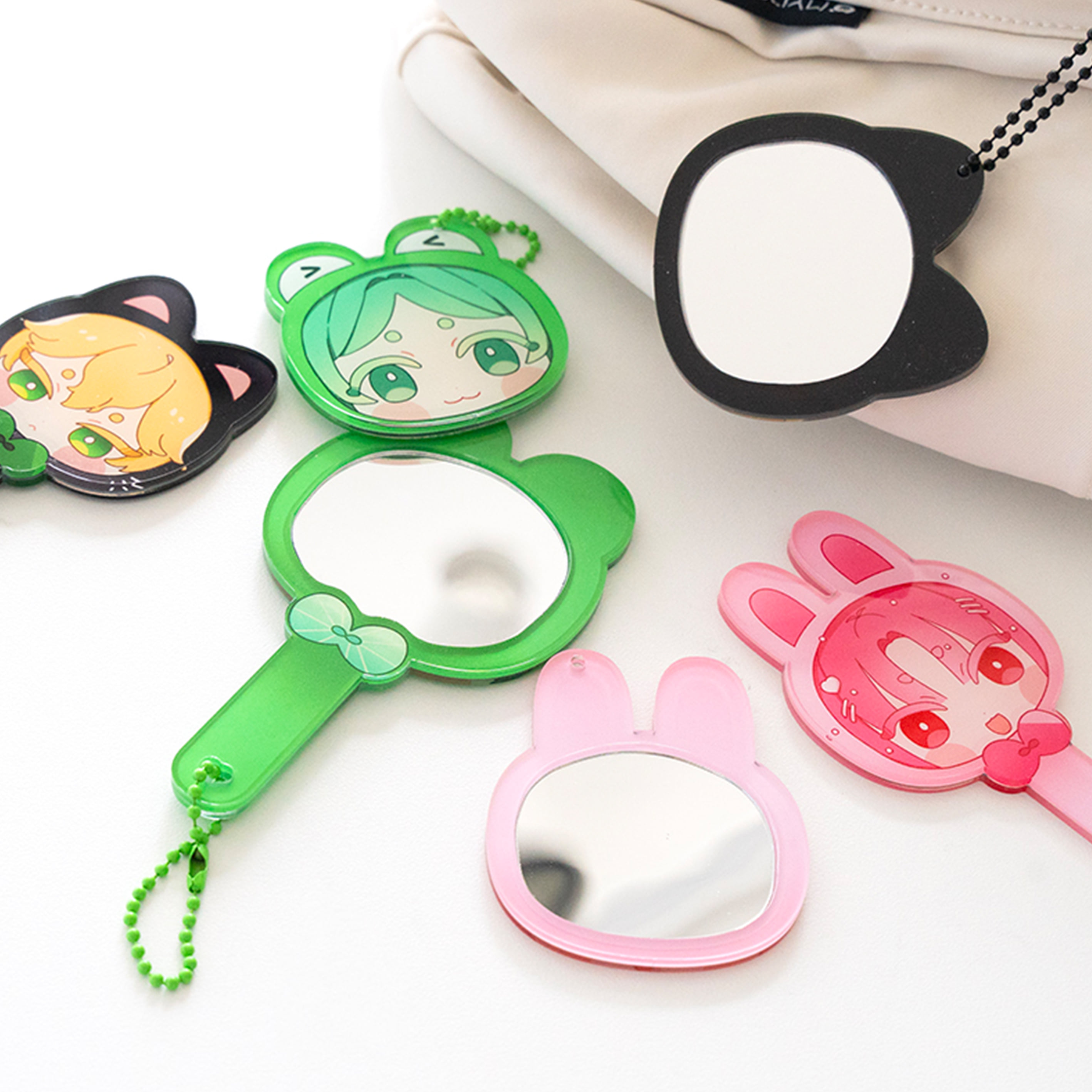 HKT48劇場　記念品　非売品ミラー鏡ボトルキーホルダー2016　 ミニボトル HKT48劇場 記念品 非売品ミラー鏡ボトルキーホルダー2016 ミニボトル