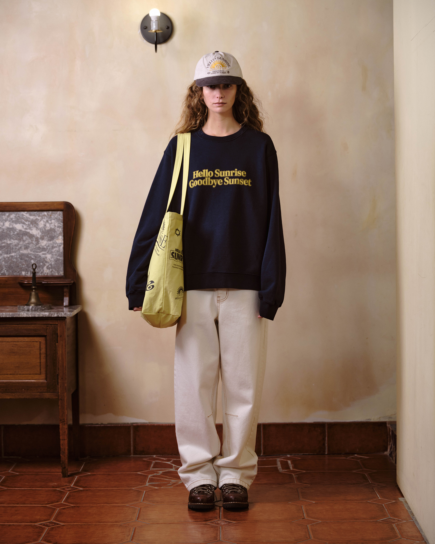 【HELLO SUNRISE】 Classic Typo Logo Sweatshirt / 追跡付 HELLO SUNRISE】 Classic Typo Logo Sweatshirt / 追跡付 (Hello