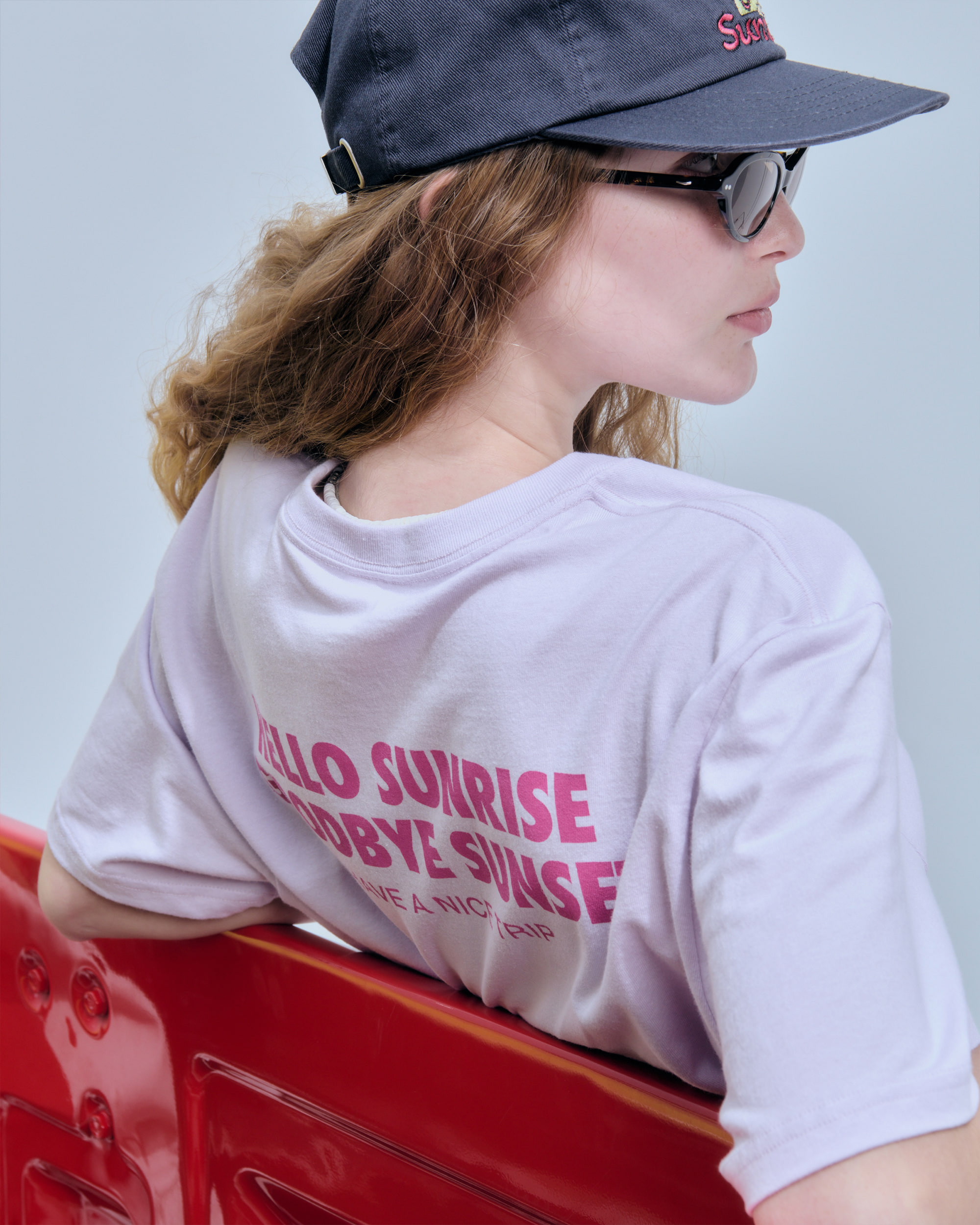 【HELLO SUNRISE】 90s Logo Tee /追跡付 90s Logo Tee_Light Purple - Hello Sunrise