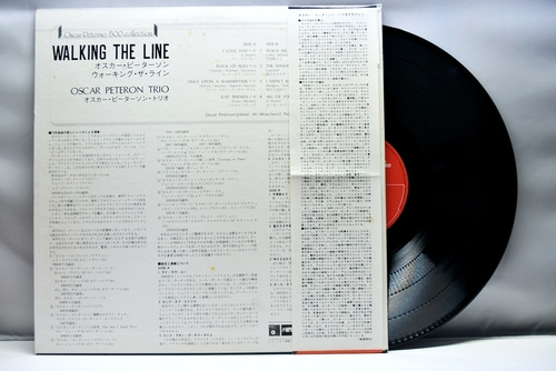 Oscar Peterson trio [오스카 피터슨] - Walking The Line - 중고 수입 오리지널 아날로그 LP