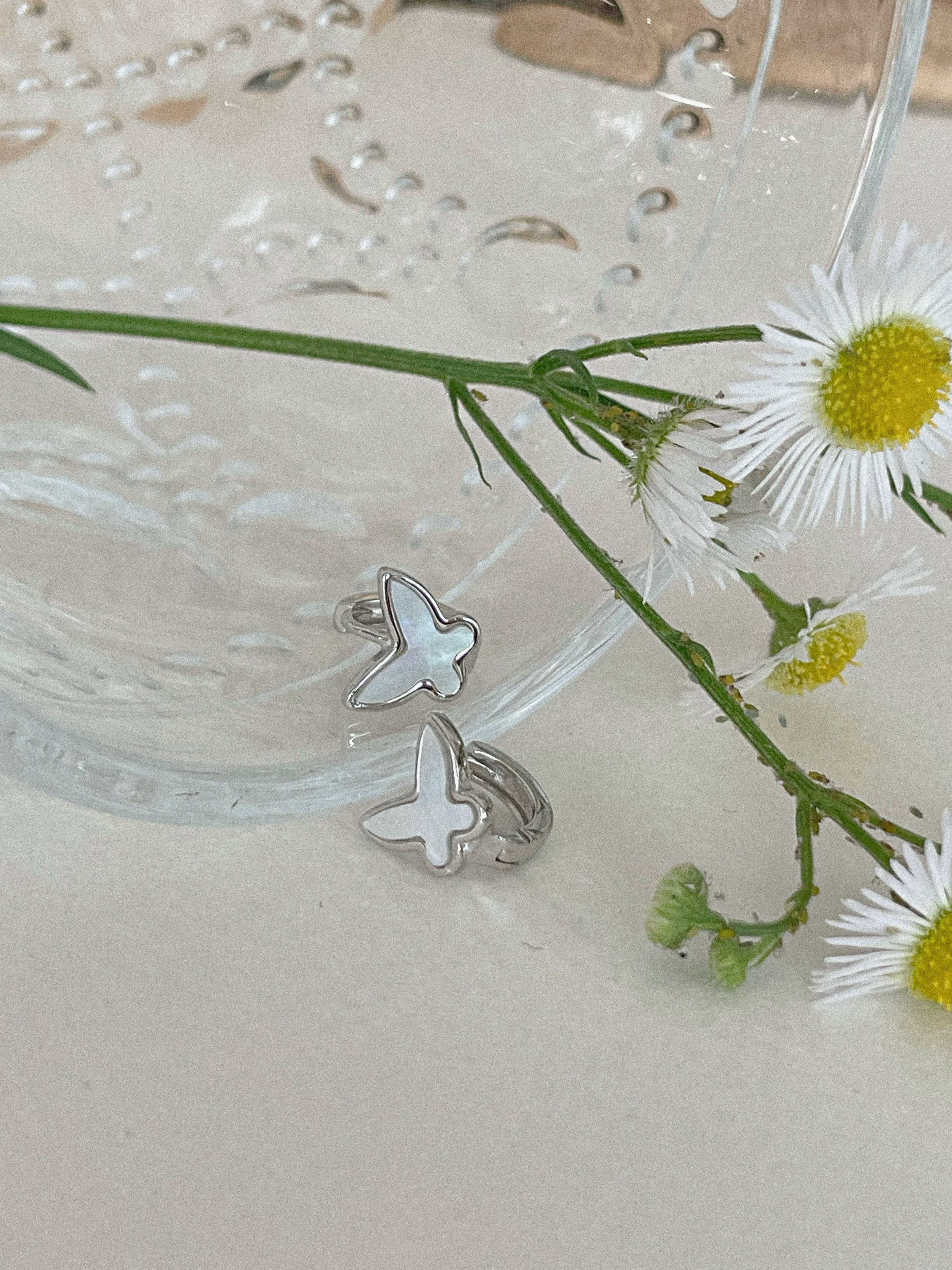 [당일발송/92.5 Silver]  Mother butterfly one-touch earrings