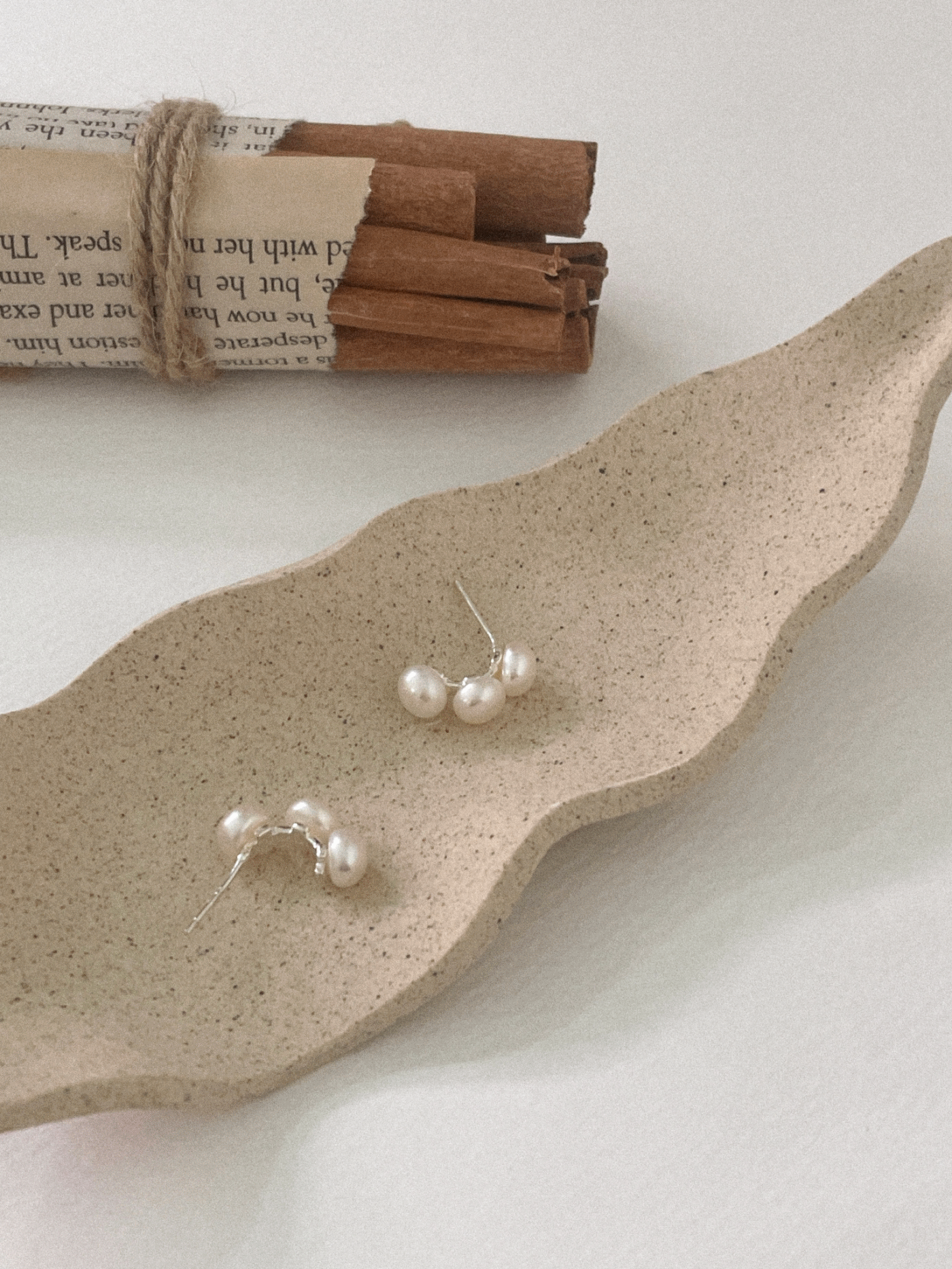 [ 당일발송]/ 92.5 Silver] C Three pearl earrings