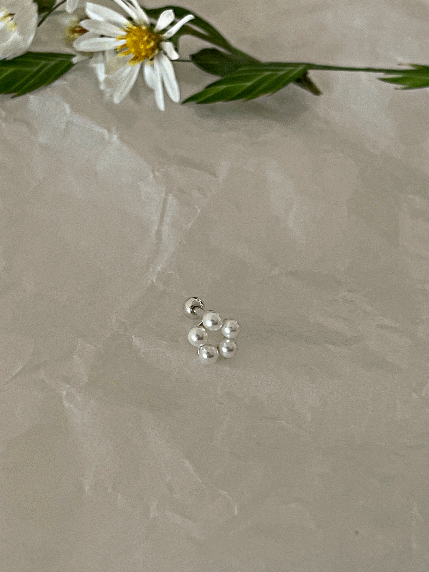 [당일발송/92.5 Silver] Mini flower pearl piercing