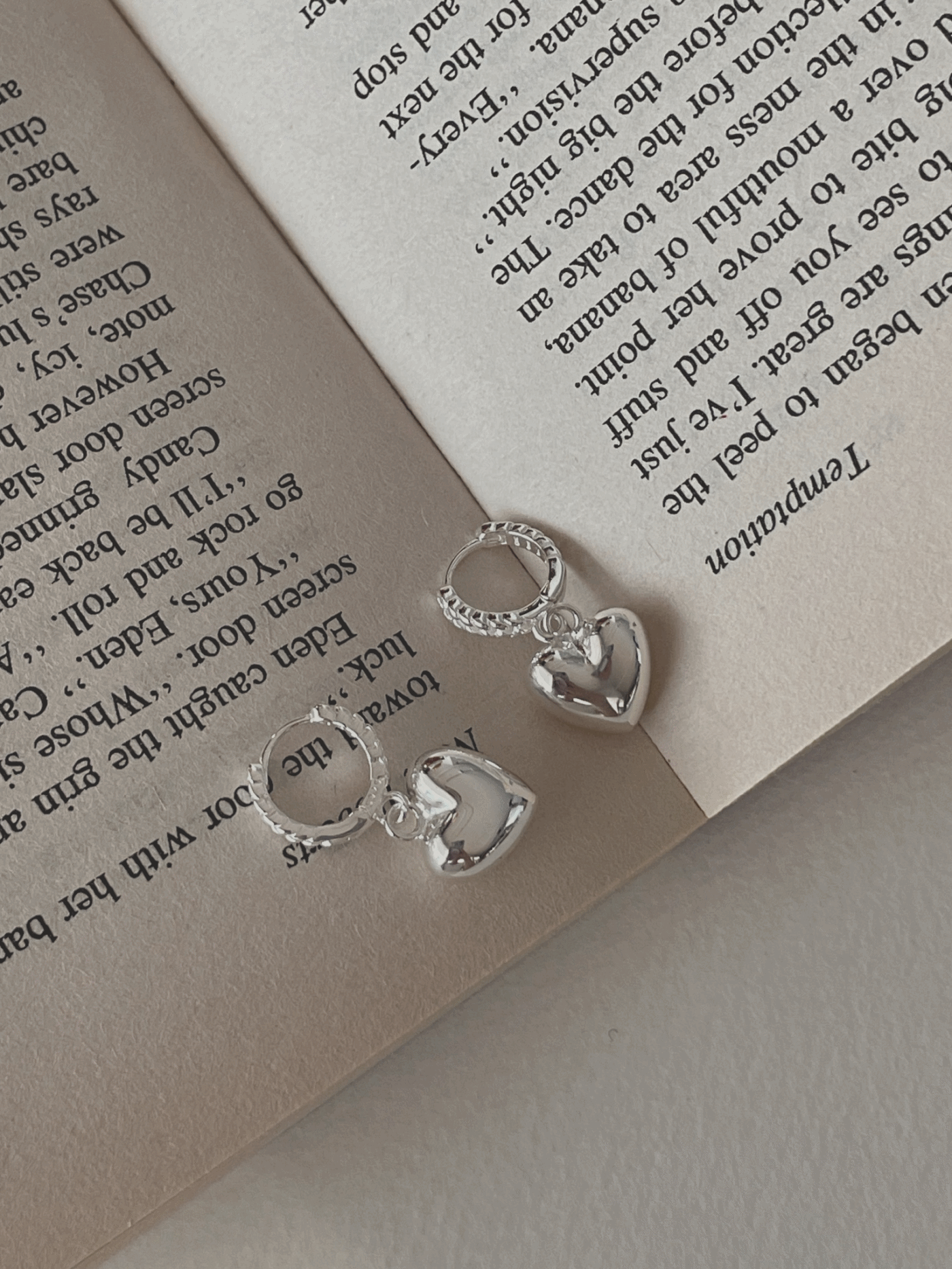 [92.5 Silver]  Pretty heart one-touch earrings