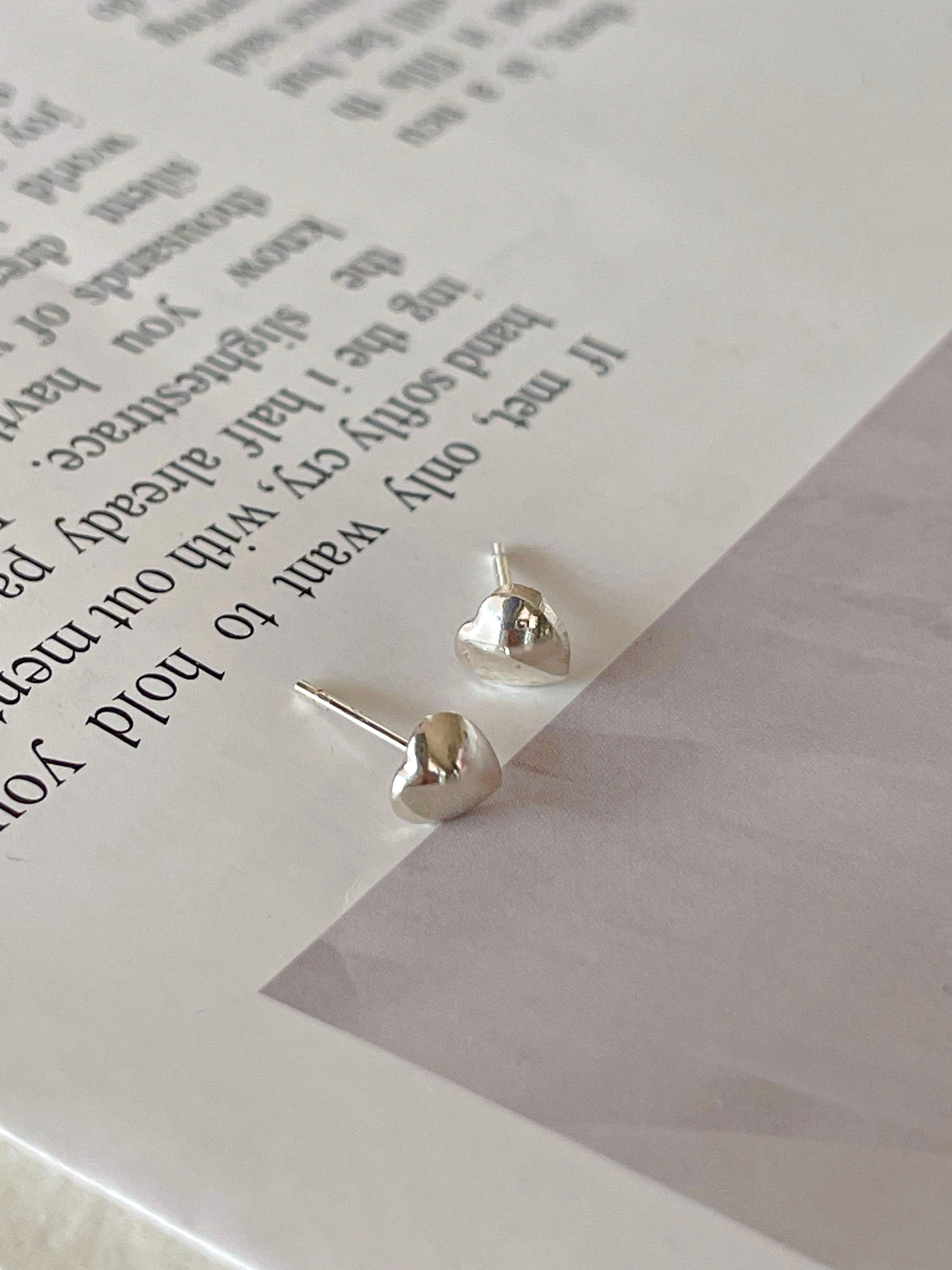 [92.5 Silver]  Damimini heart earrings