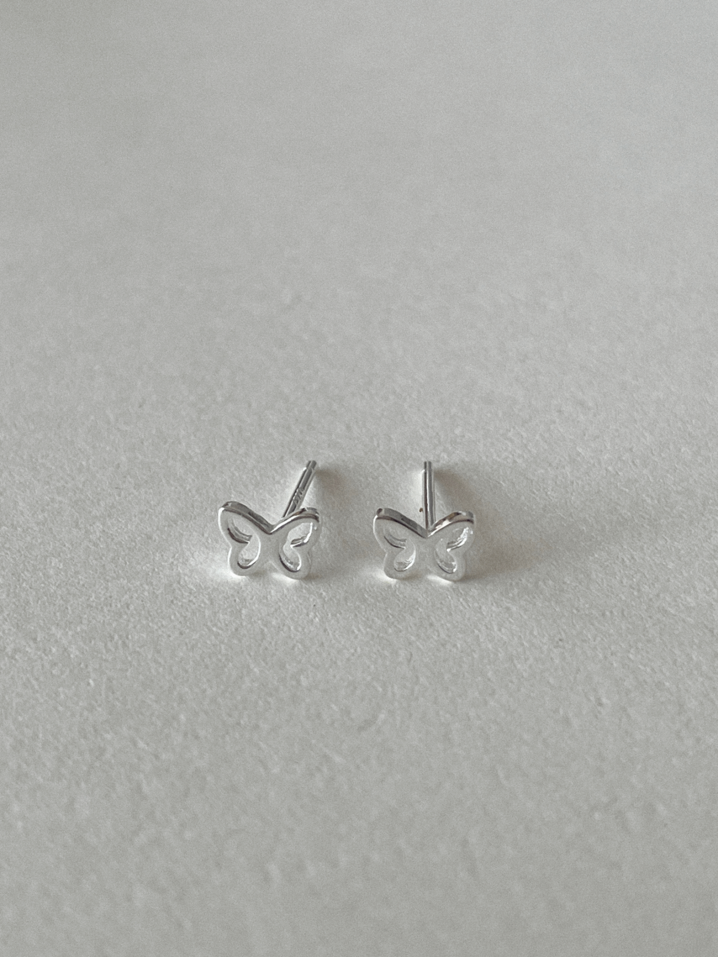 [당일발송/92.5 Silver]  Mini butterfly earrings