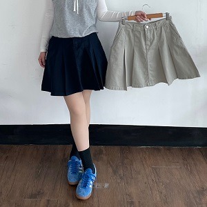 Pleated Chino Skirt