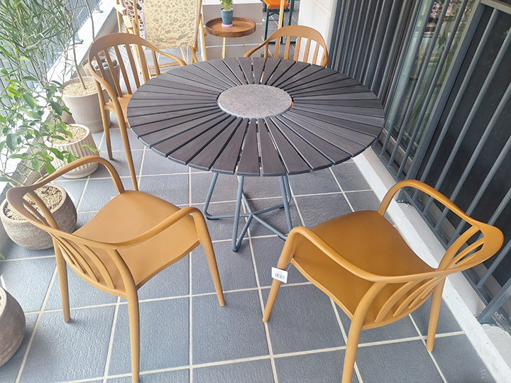Circle Garden Table 110