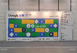 GDG Cloud Korea 포토존 및 홍보부스