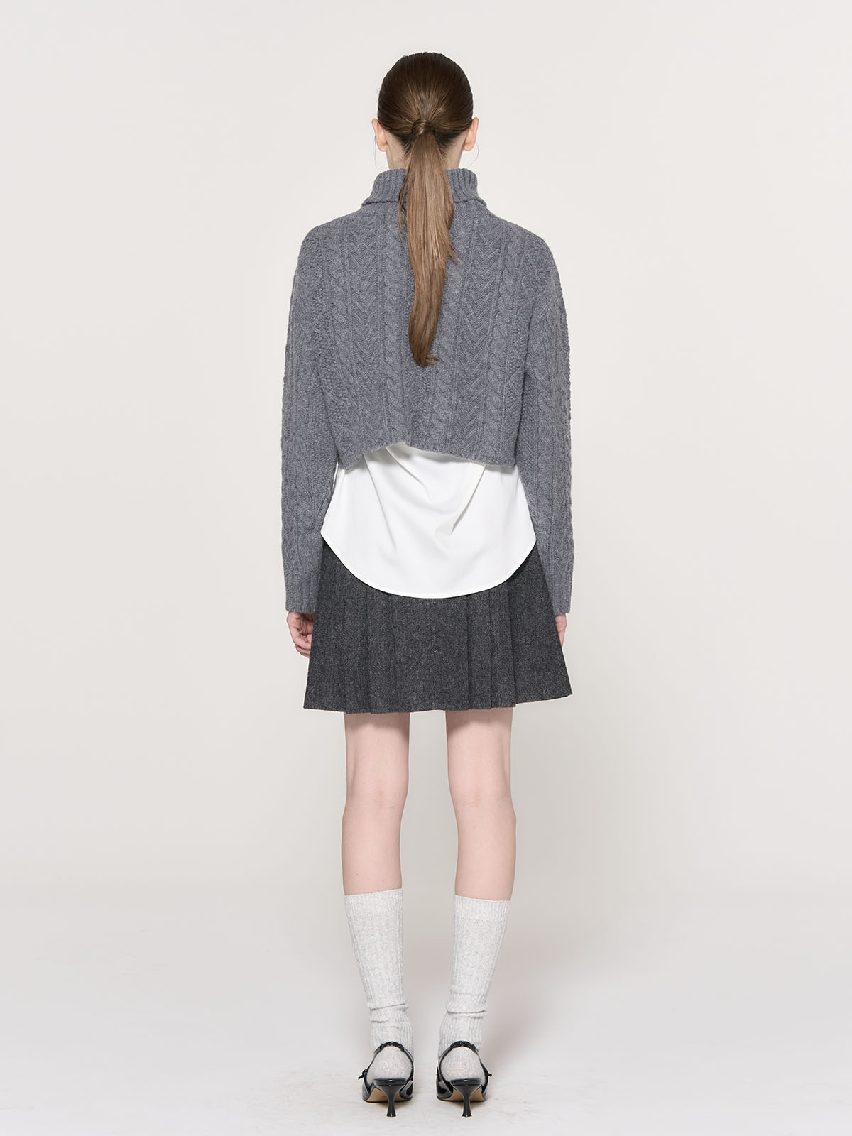 GENERAL IDEA] WOMAN ケーブル編みタートルネッククロップド丈ニット