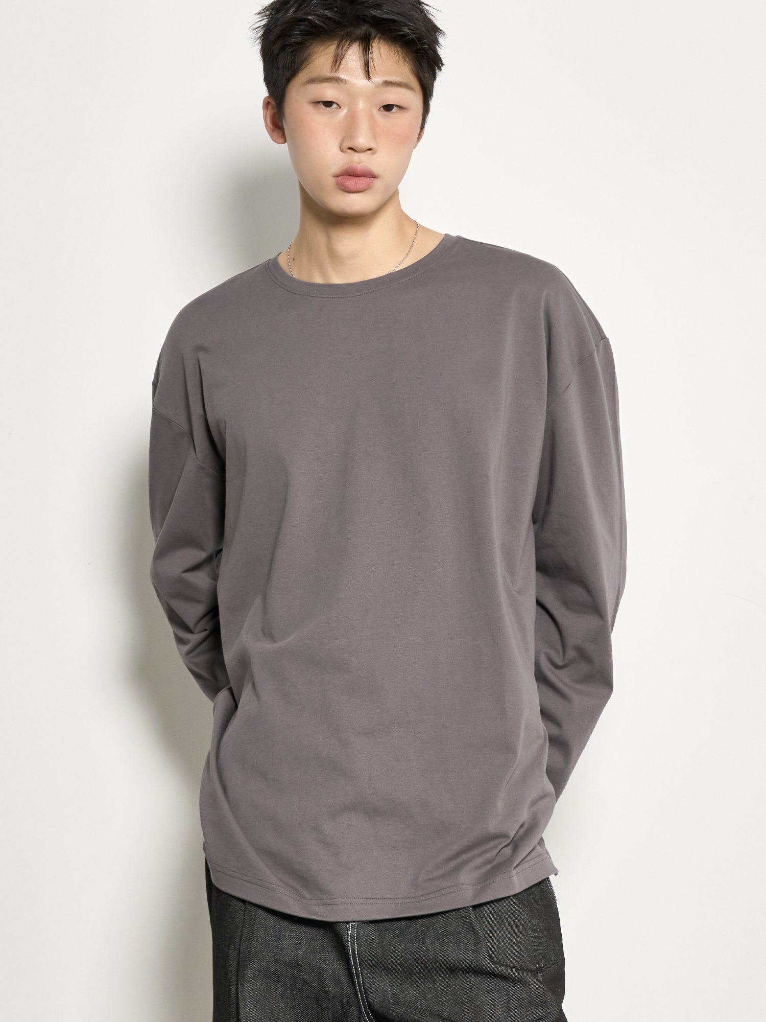 MAN ルーズフィット ロング スリーブ Tシャツ [CHARCOAL