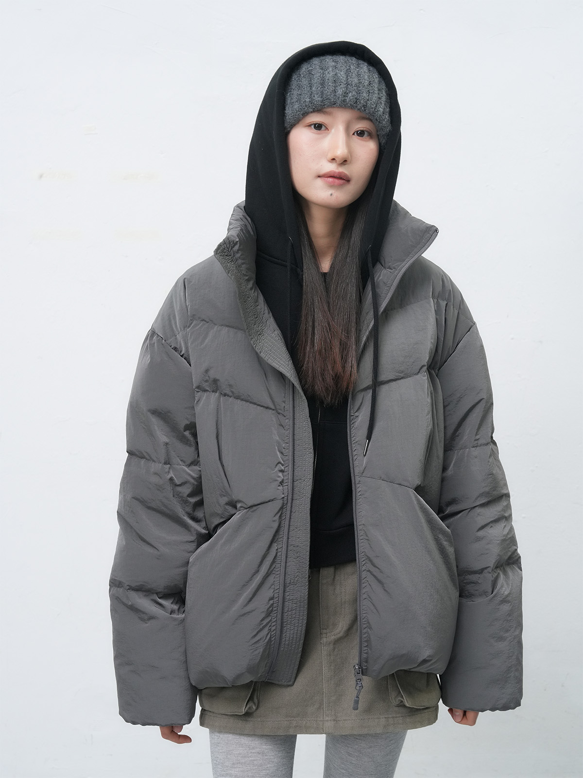 UNISEX アミックスミニマルンショートダウンジャケット [CHARCOAL]