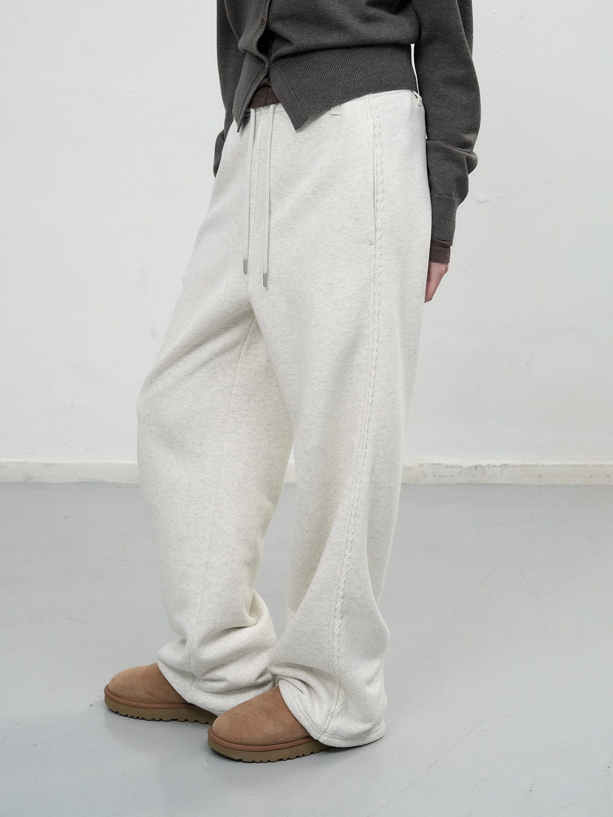 【GENERAL IDEA】レース トリミング スウェット パンツ【全2色】 WOMAN レースラインスウェットパンツ [OATMEAL]