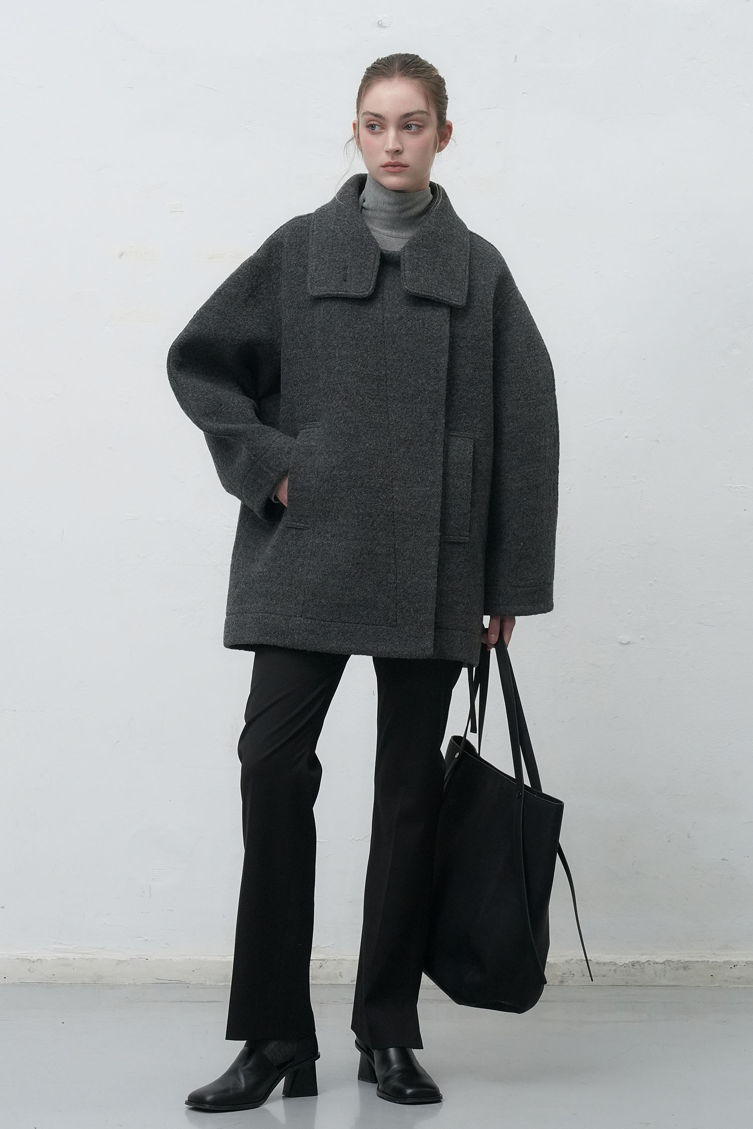 エ*ヲ様 MLVINCE ダークグレー フード付きウールコート WOMAN ウールブークレハーフコート [CHARCOAL]