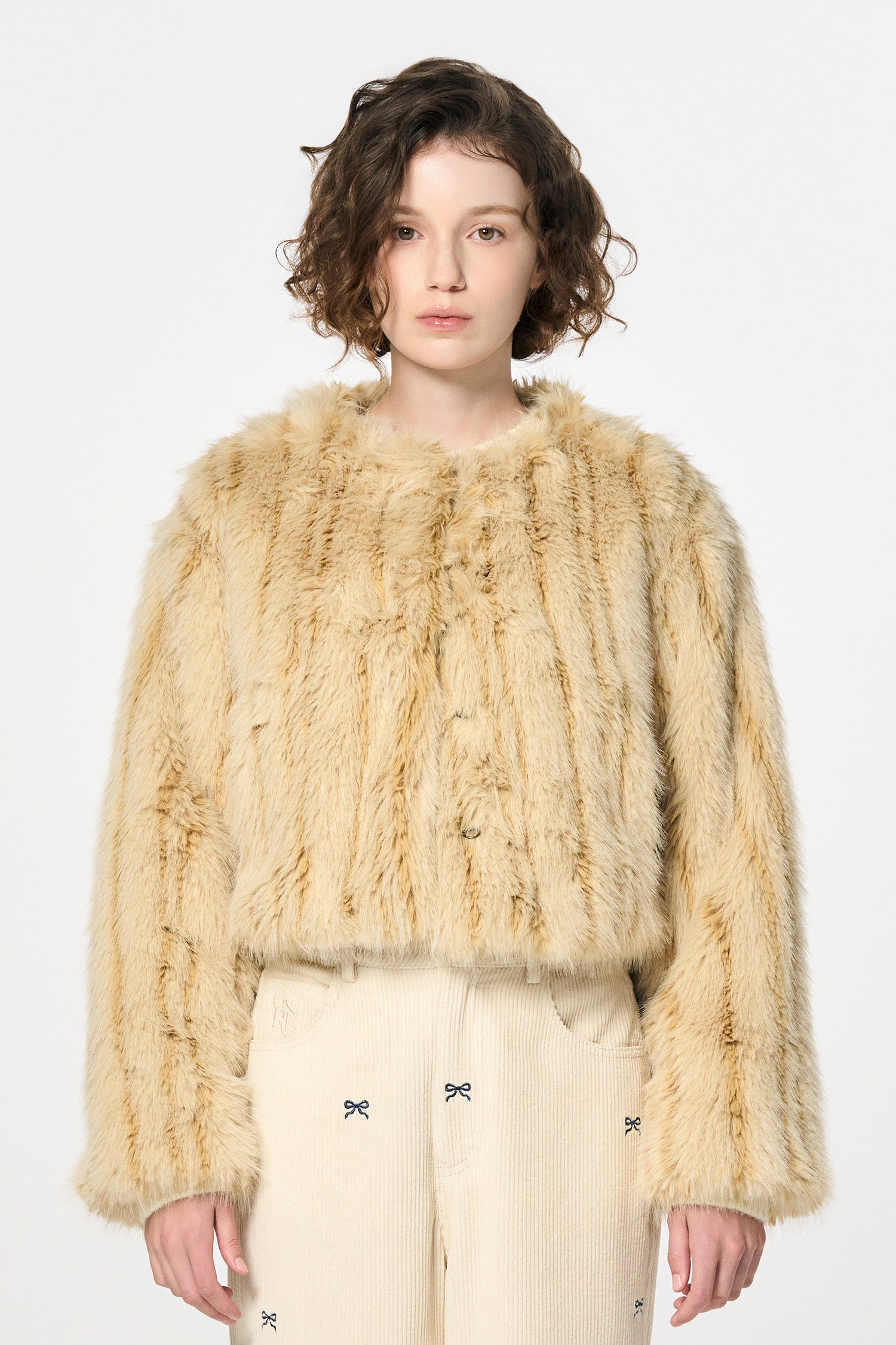 GENERAL IDEA] WOMAN ノーカラーファージャケット [BEIGE] (韓国