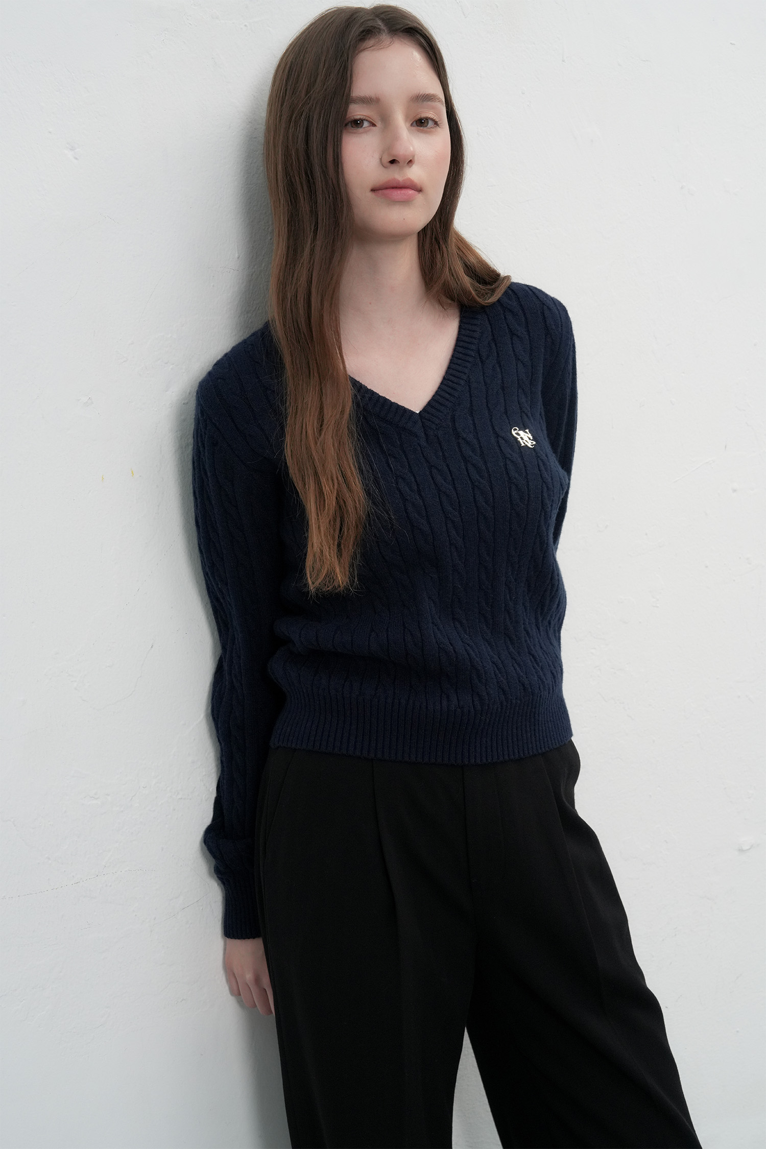 WOMAN ウールVネックケーブルニットプルオーバー [NAVY]