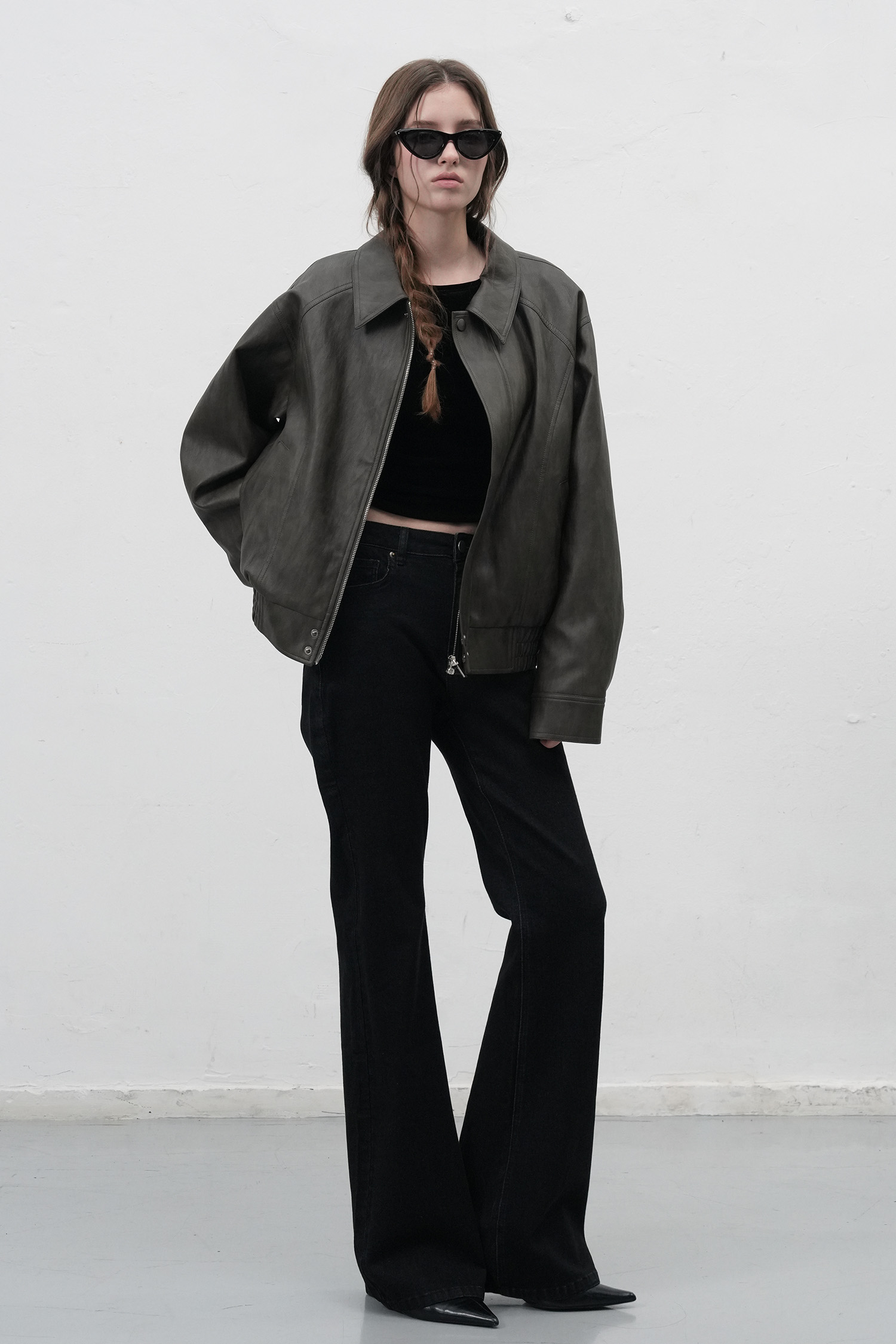 WOMAN ウォッシングブーツカットデニムパンツ [BLACK]