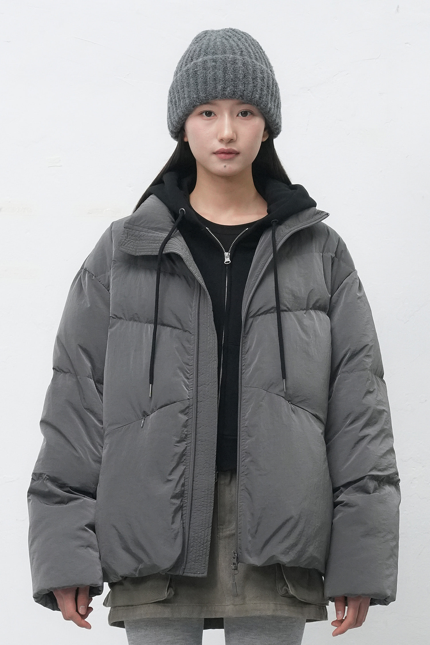 UNISEX アミックスミニマルンショートダウンジャケット [CHARCOAL]