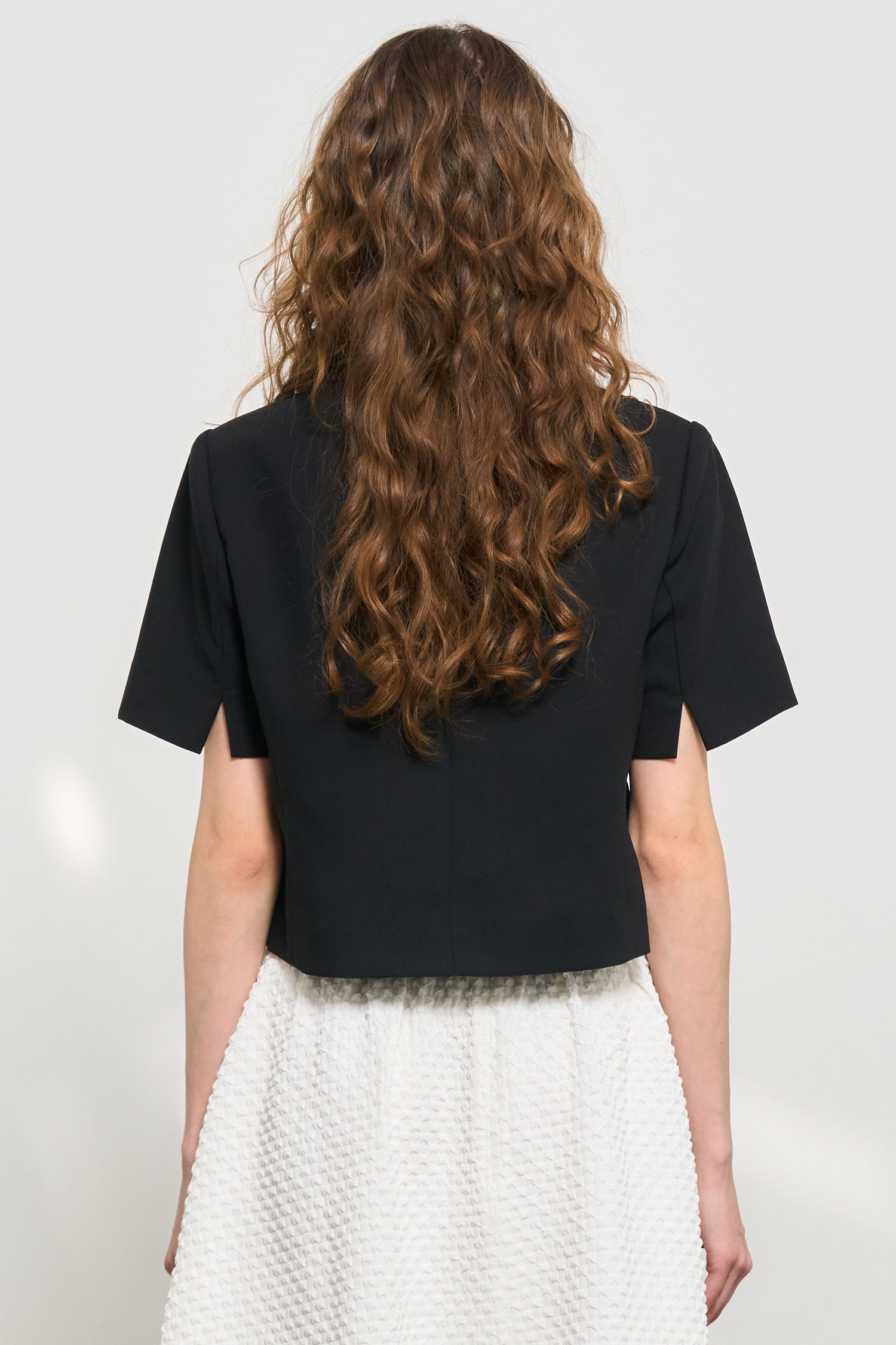 ジェネラルアイディア　スクエアネック ハーフ ジャケット [BLACK] M GENERAL IDEA] WOMAN スクエアネック ハーフ ジャケット [BLACK]
