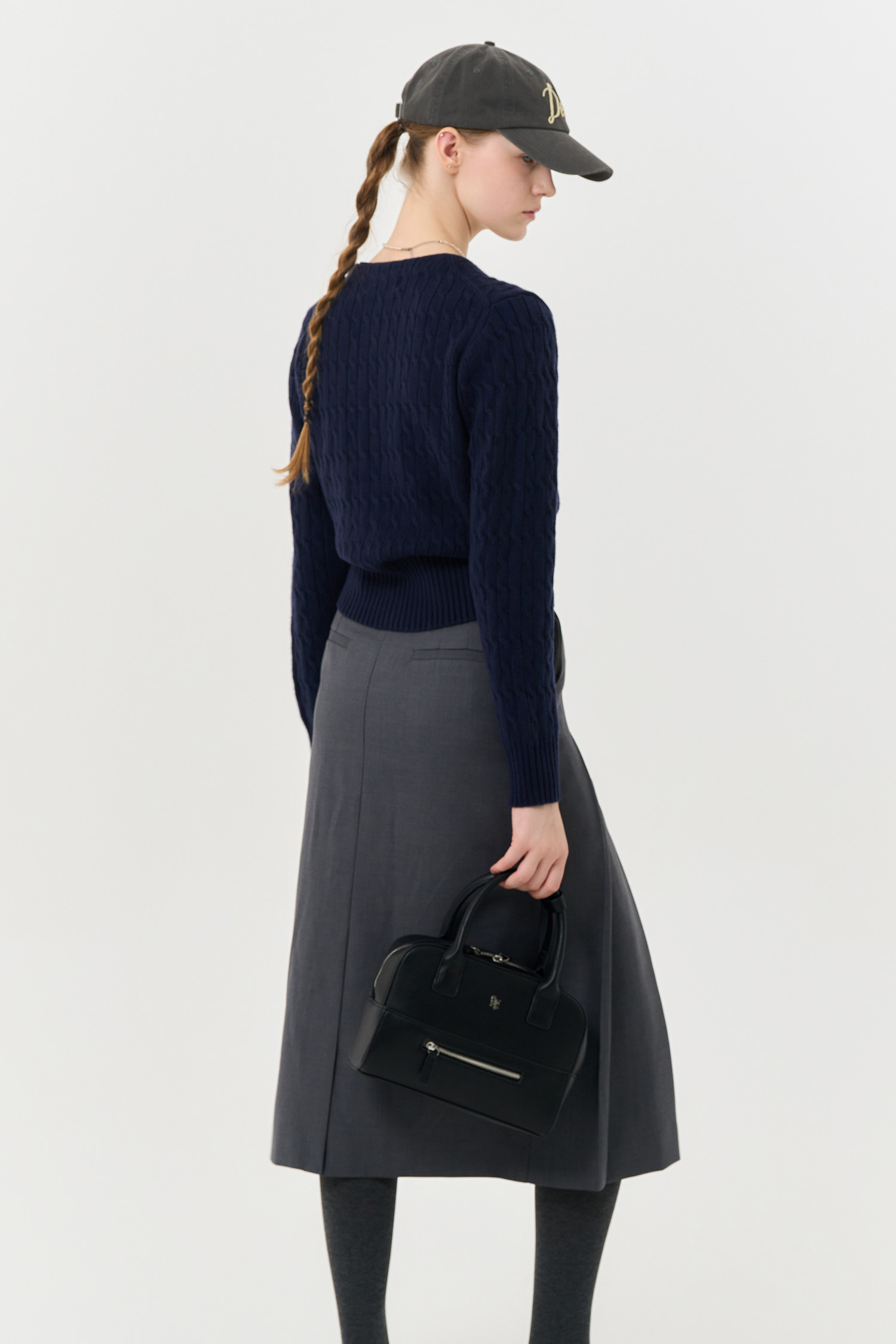 GENERAL IDEA] WOMAN GNRL ロゴ刺繍Vネックケーブルカーディガン [NAVY]