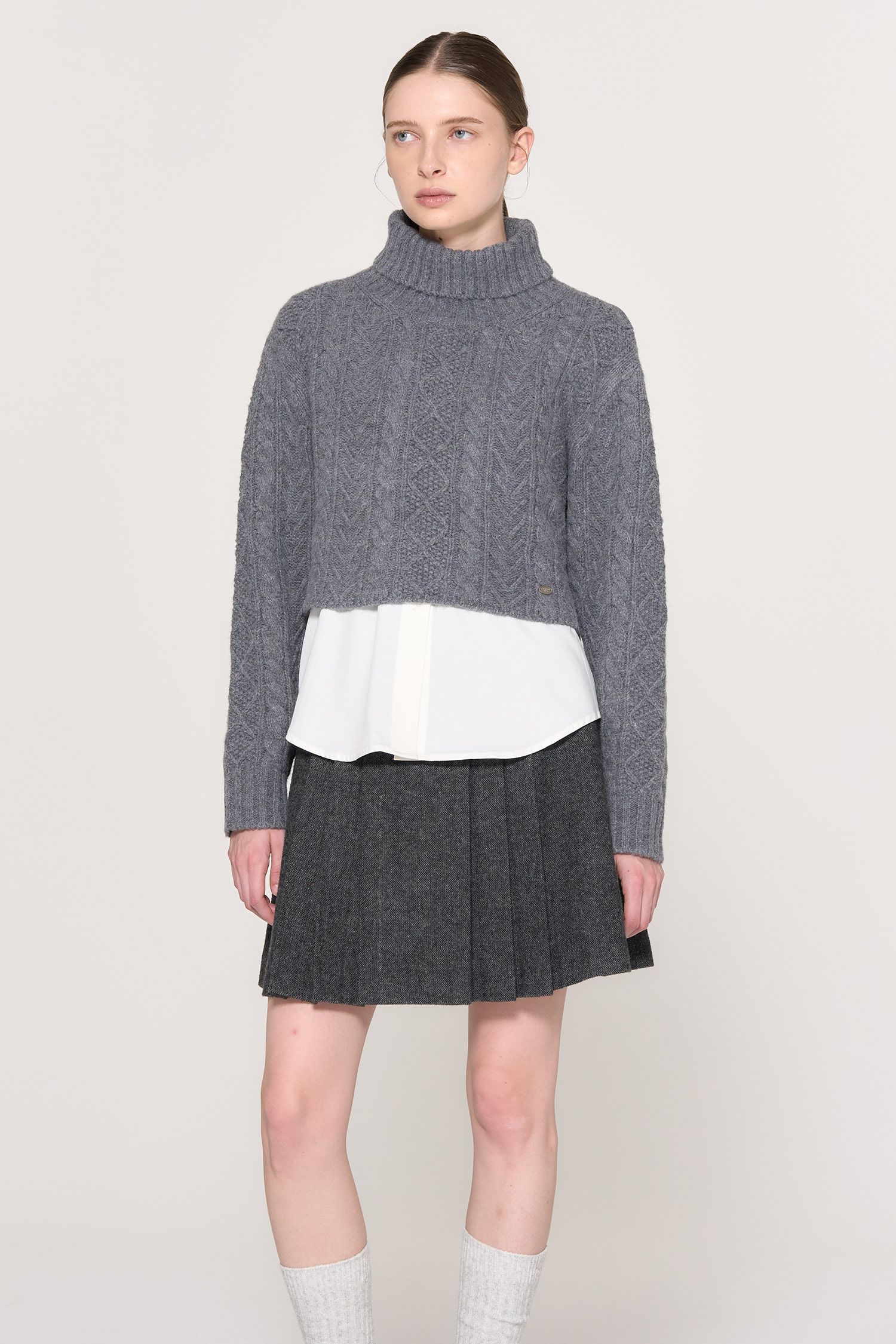 GENERAL IDEA] WOMAN ケーブル編みタートルネッククロップド丈ニット