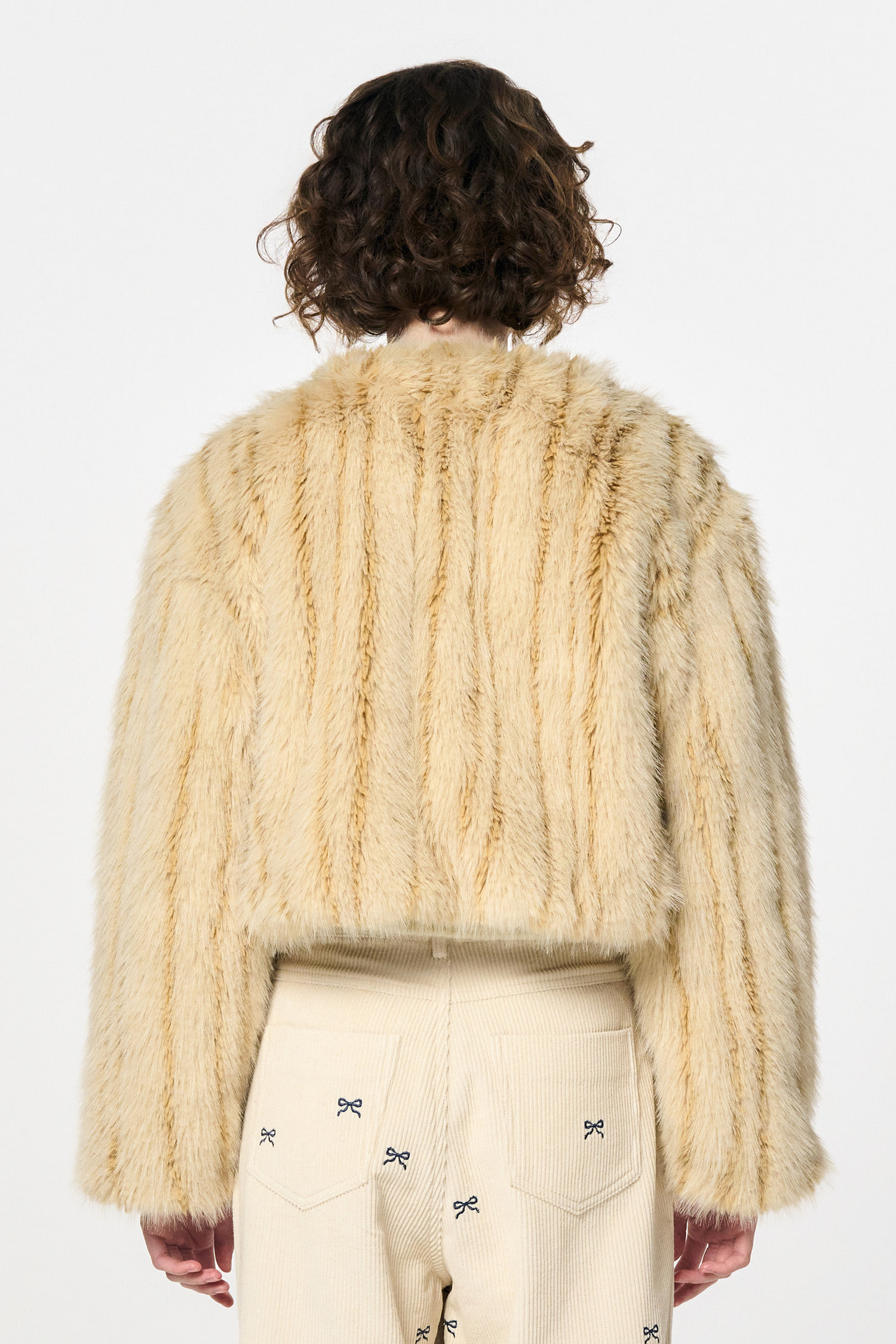 ★kvi★GENERAL IDEA ベージュファーコート SM/ML GENERAL IDEA] WOMAN ノーカラーファージャケット [BEIGE] (韓国