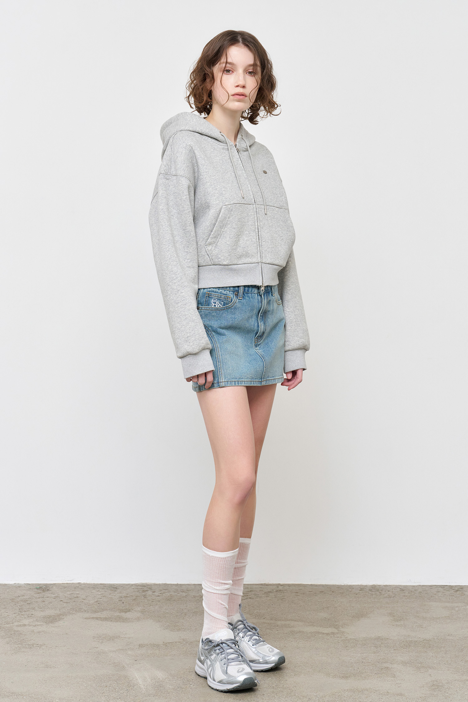 GENERAL IDEA] WOMAN スウェットショート丈フードパーカー
