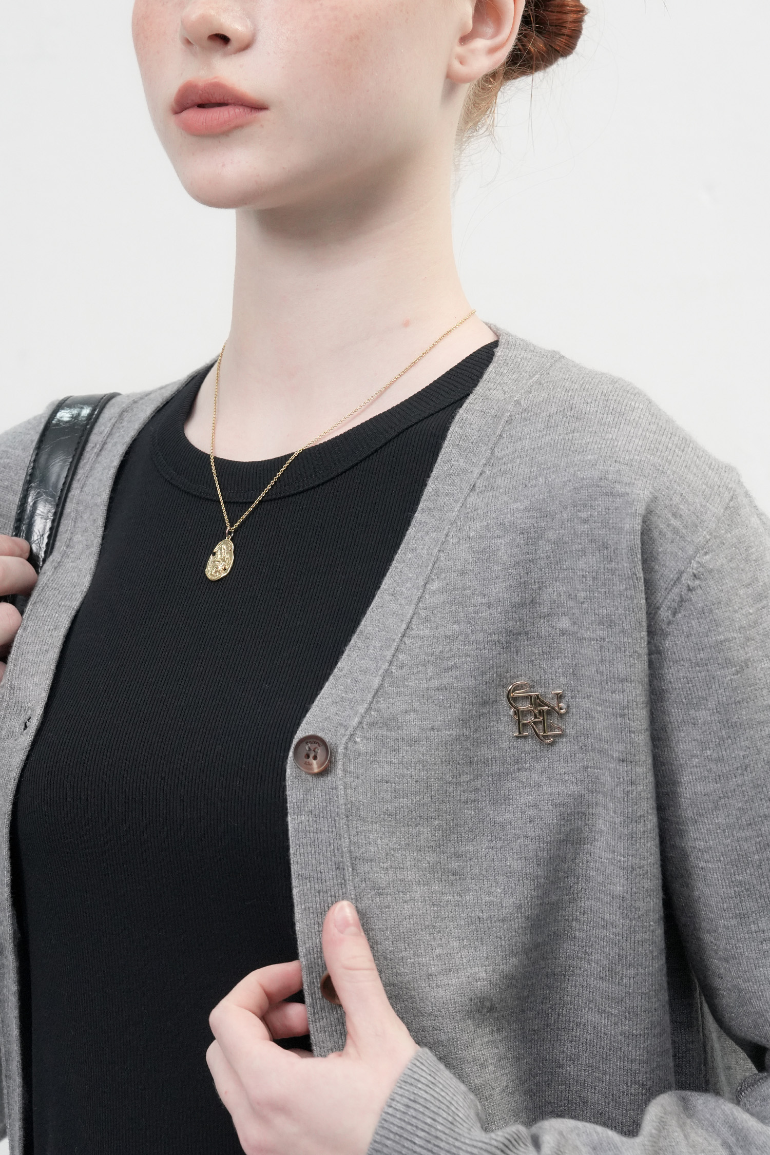 GENERAL IDEA] WOMAN GNRL ロゴ入りスタンダード長袖カーディガン