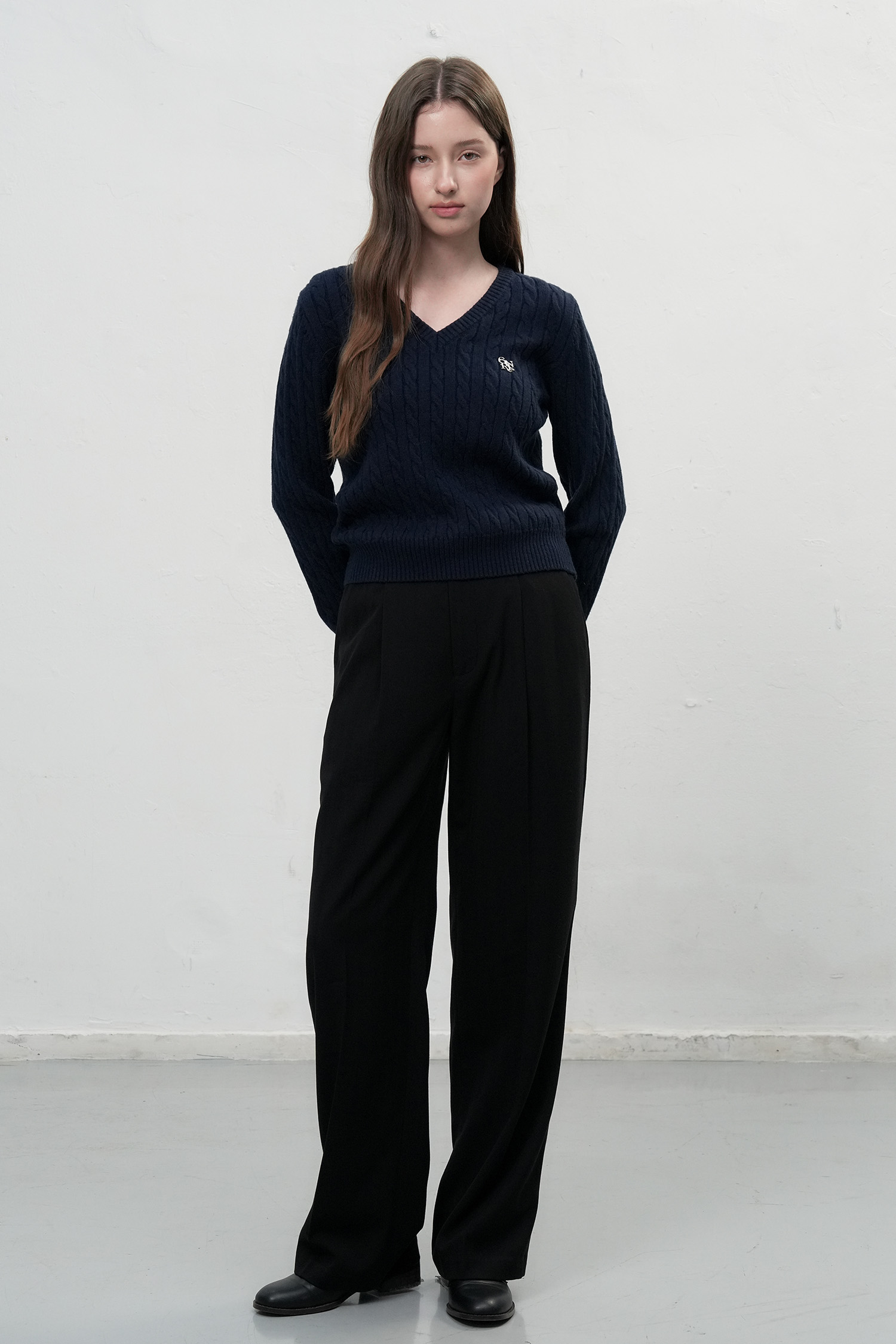 WOMAN ウールVネックケーブルニットプルオーバー [NAVY]