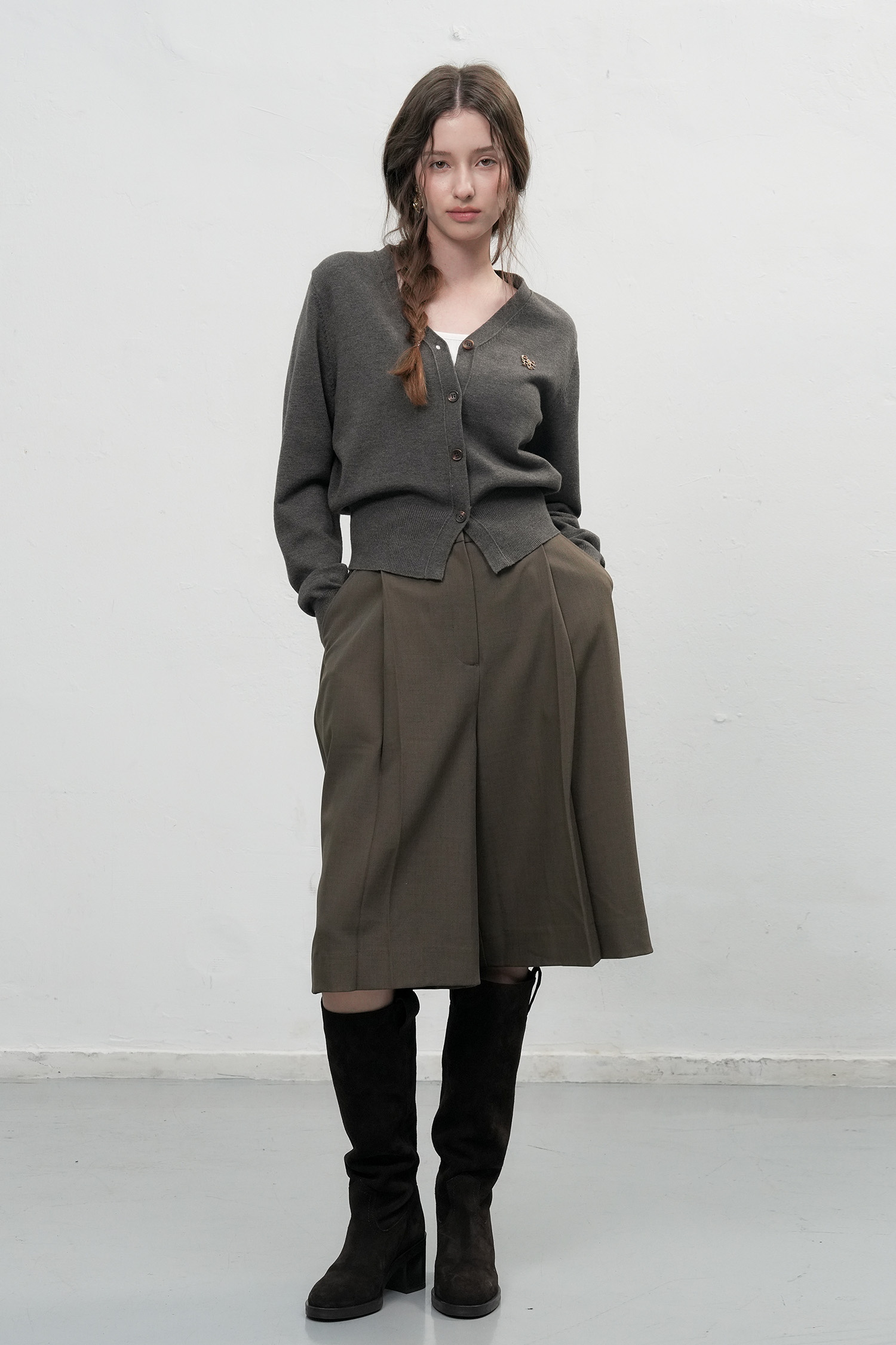 WOMAN GNRL ロゴ入りスタンダード長袖カーディガン [CHARCOAL