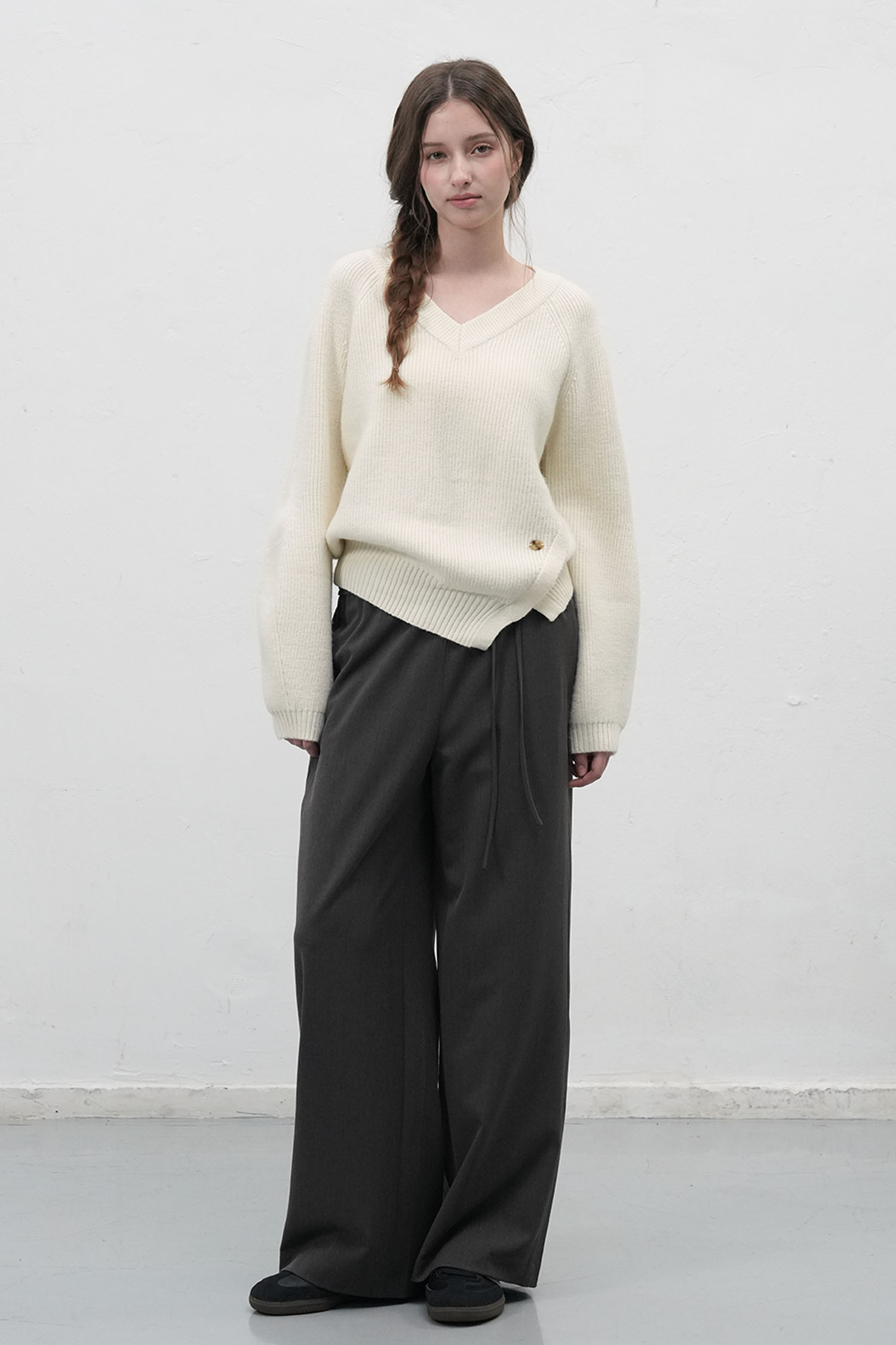 WOMAN Vネックスリット入りニットプルオーバー [IVORY]