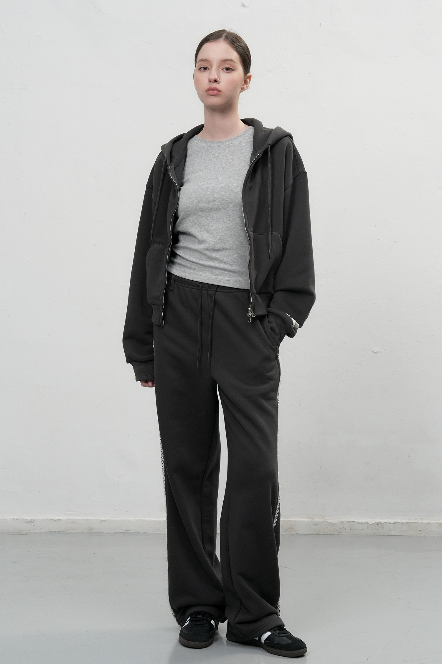 WOMAN レースラベルダブルジップパーカー [CHARCOAL]