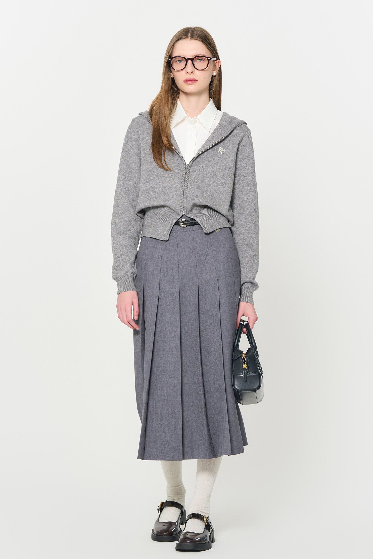 ジェネラルアイディア　general idea 新品 GENERAL IDEA] WOMAN GNRL ロゴ入り長袖フード付きニット