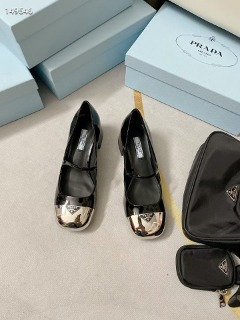 여성 블랙 앤 실버 컬러 구두   Women&#039;s Black and Silver Color Shoes