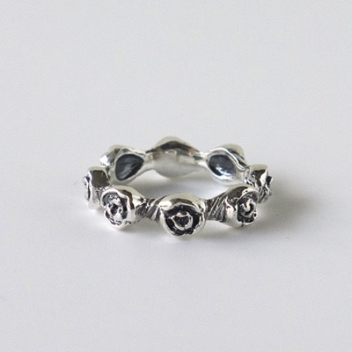 8 roses silver ring