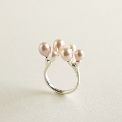 6 pearls ring