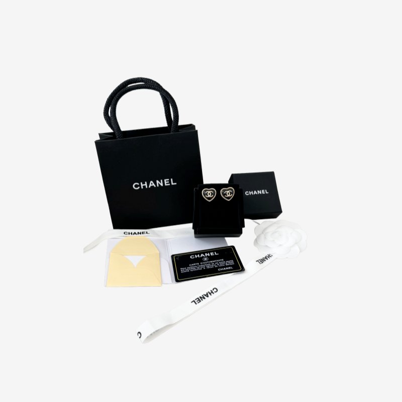 [고퀄] CHANEL 블랙 하트 로고 귀걸이(골드) 풀박스