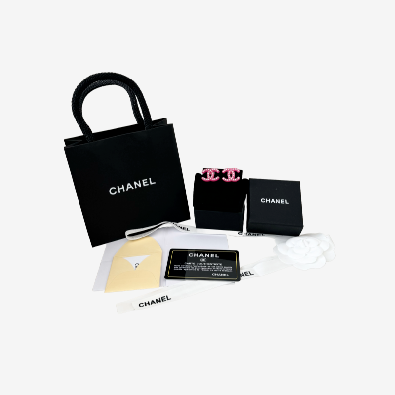 [고퀄] CHANEL 아크릴 언발 큐빅 귀걸이(핑크) 풀박