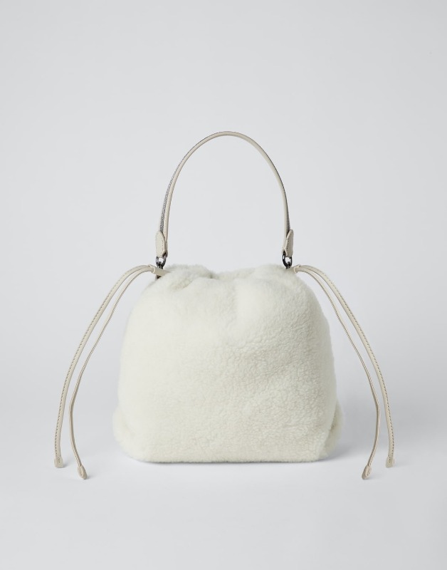 브루넬로 쿠치넬리  Fleecy virgin wool and cashmere bag with shiny handle 232MB50D2310