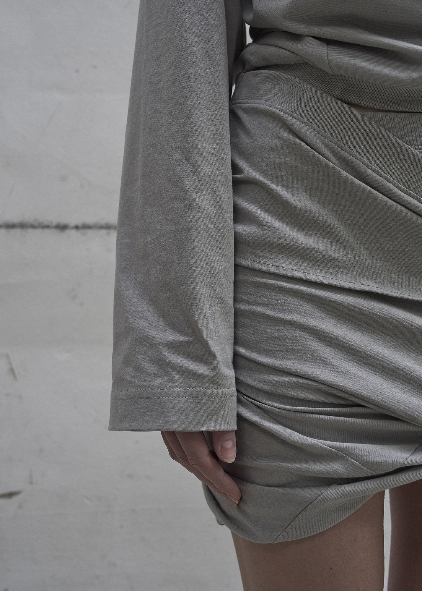 2nd REORDER] TWISTED MINI VOLUME SKIRT (LIGHT GREY)