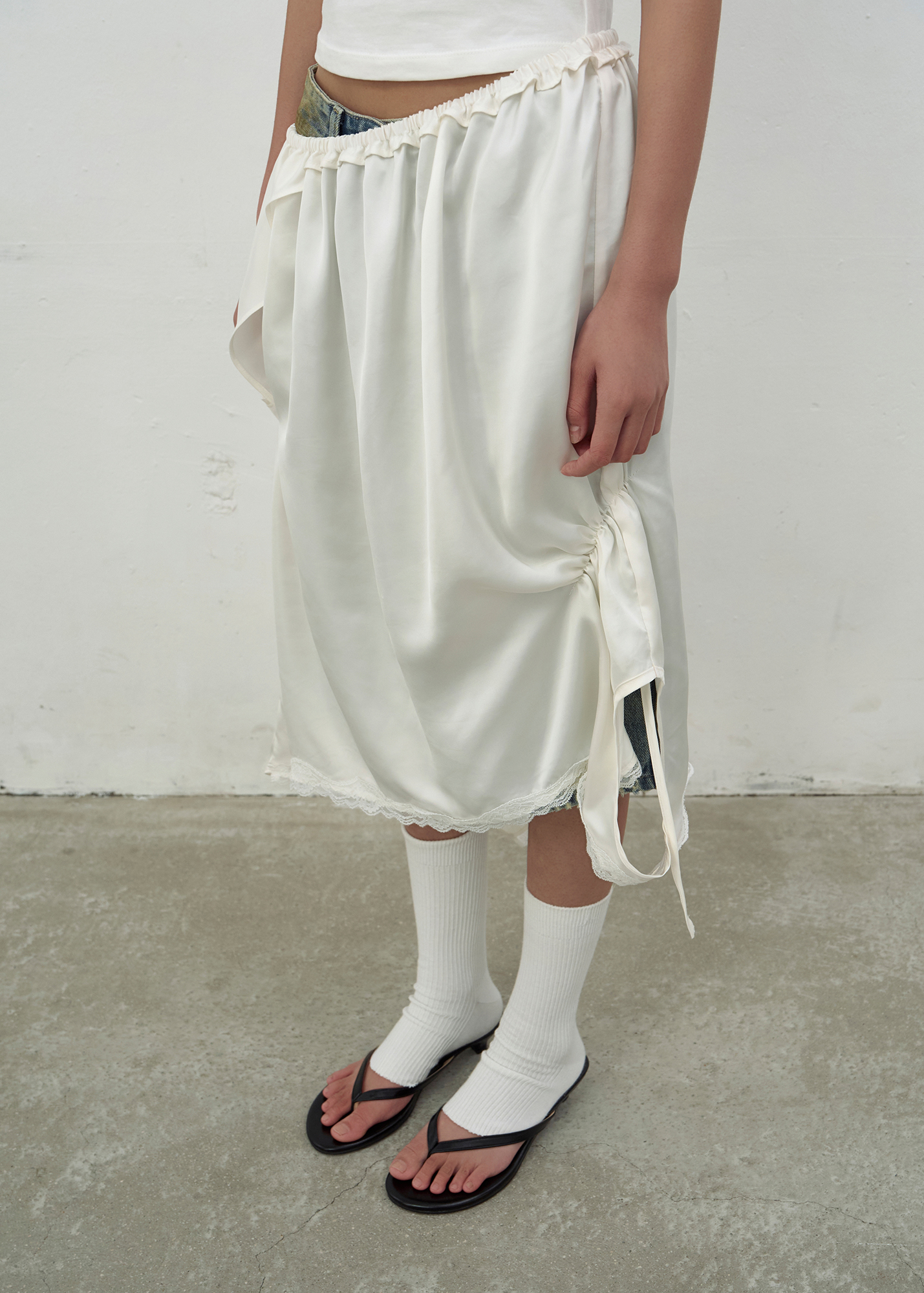 SHIRRING SLEEVELESS DRESS (WHITE)