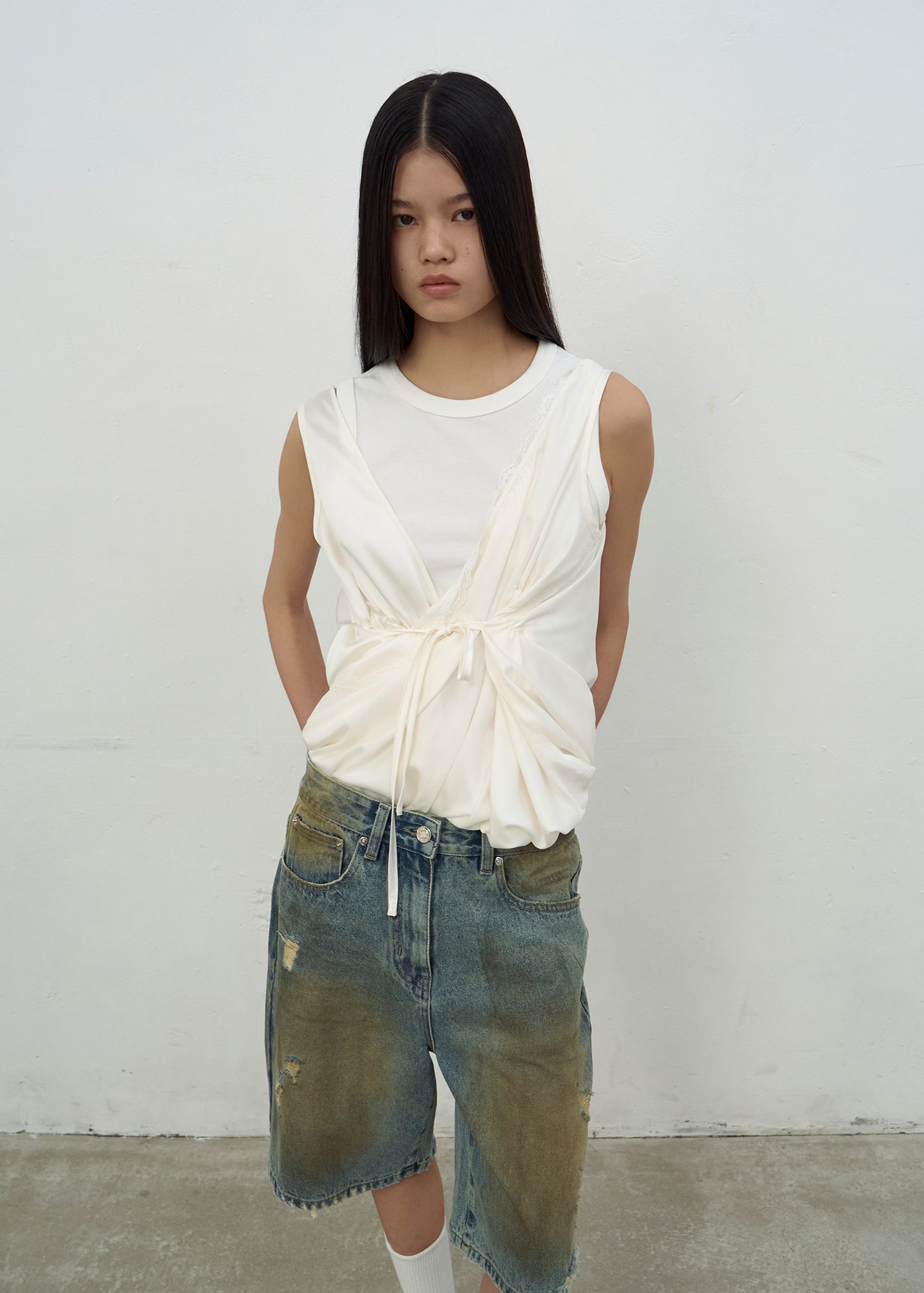 SHIRRING SLEEVELESS DRESS (WHITE)