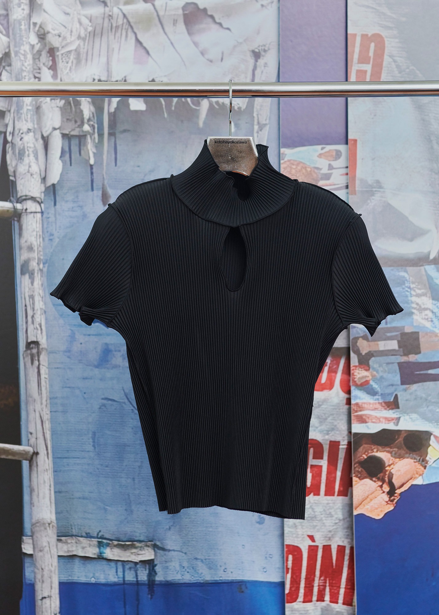 코토하요코자와 HIGH NECK TINY TOP (BLACK)
