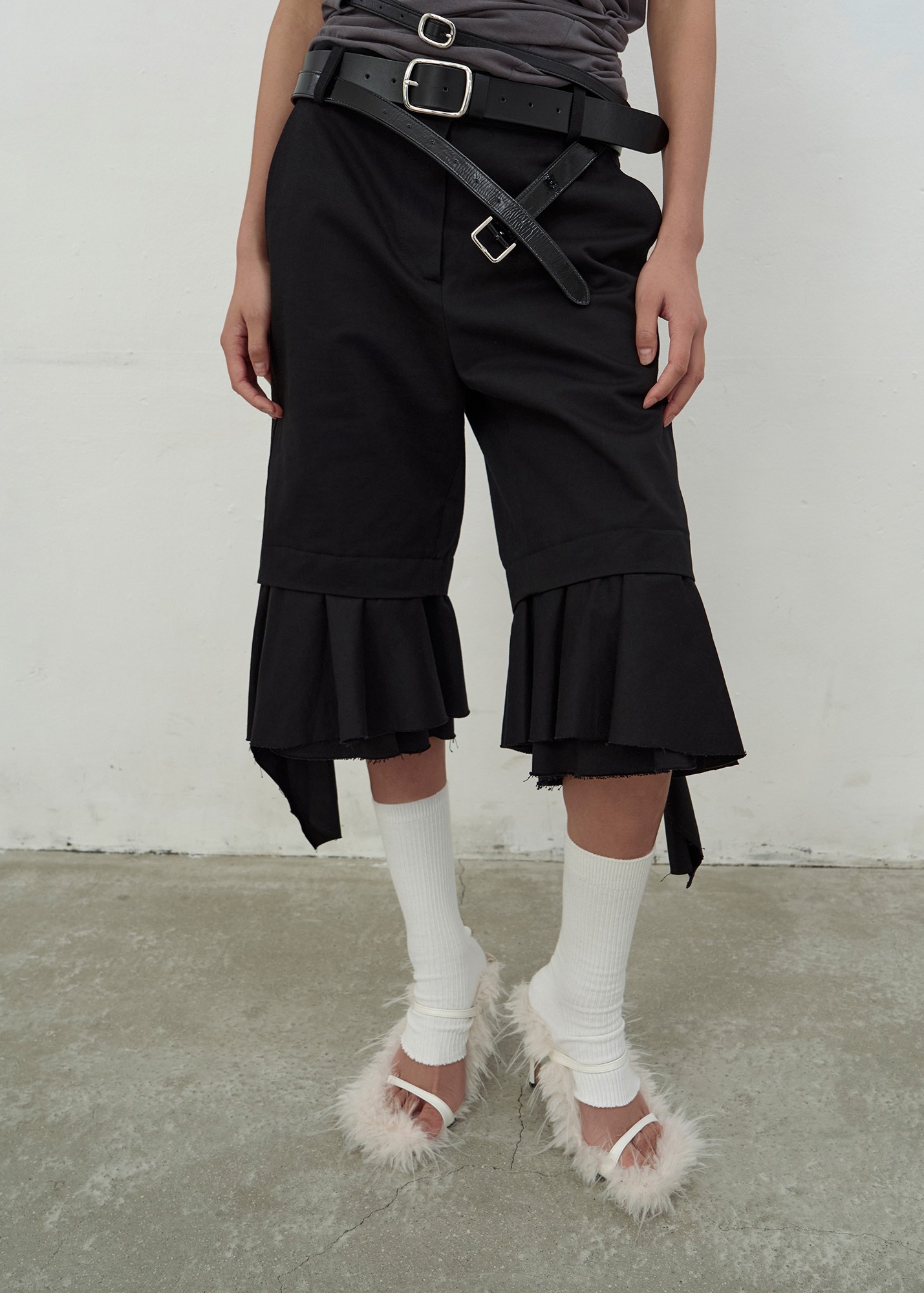 LCDC ♥ RUFFLE DETAIL BERMUDA SHORTS /追跡付 RUFFLE DETAIL BERMUDA SHORTS (BLACK)
