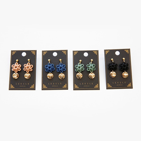 X Orinda] plum blossom maedeup knot Earrings