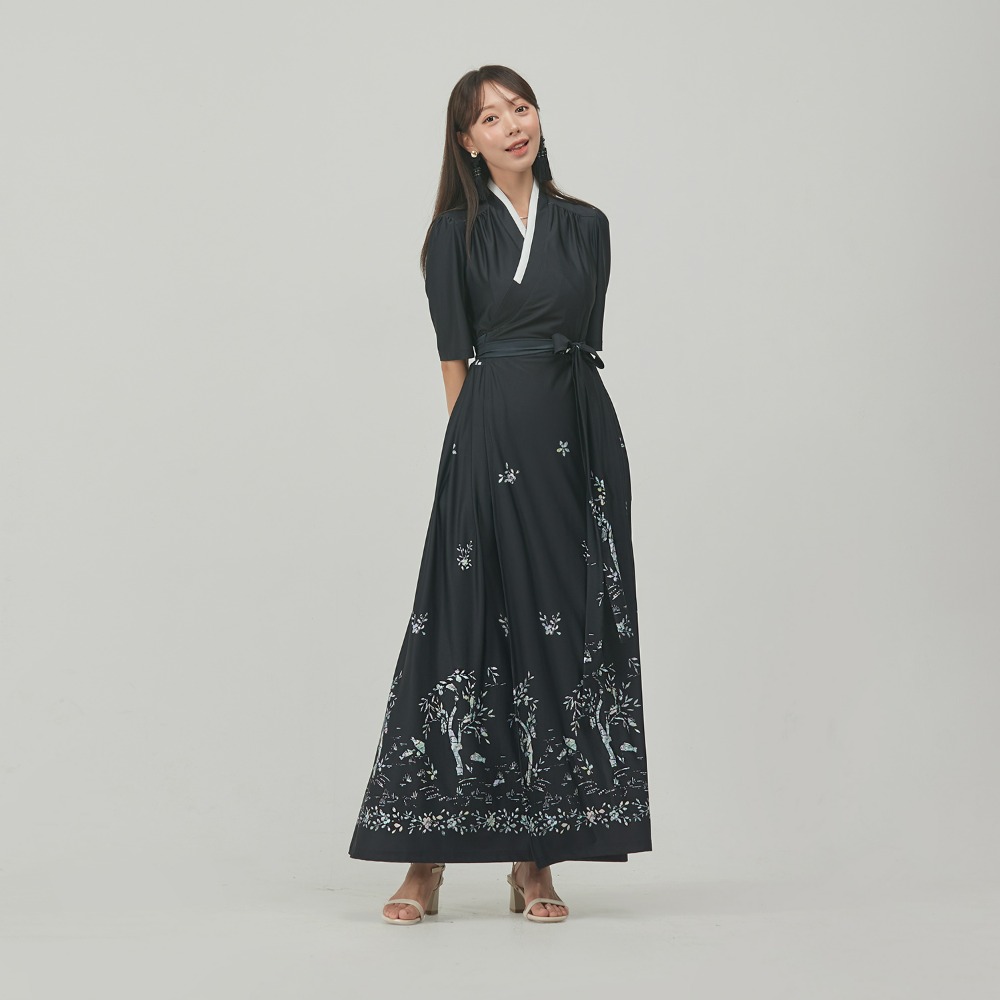 Willow Mother-of-pearl Injeolmi Hanbok Dress [black]