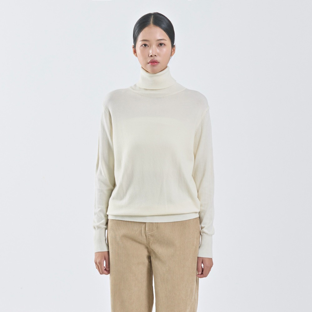 Women’s Basic Cashmere-Blend Turtleneck [Ivory]