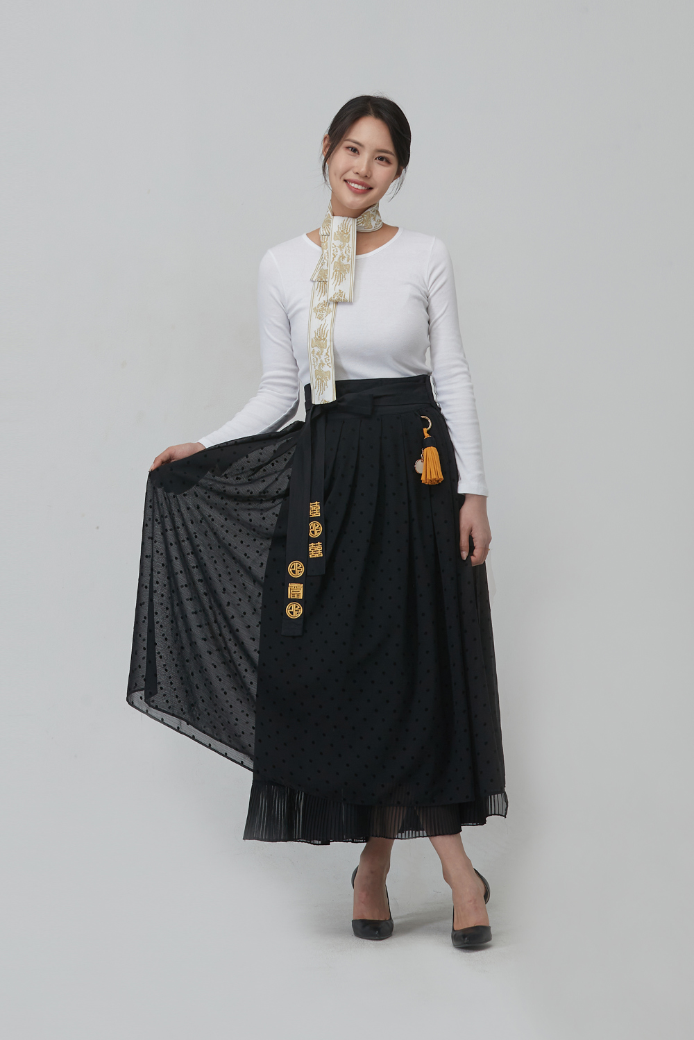 long skirt model image-S20L5